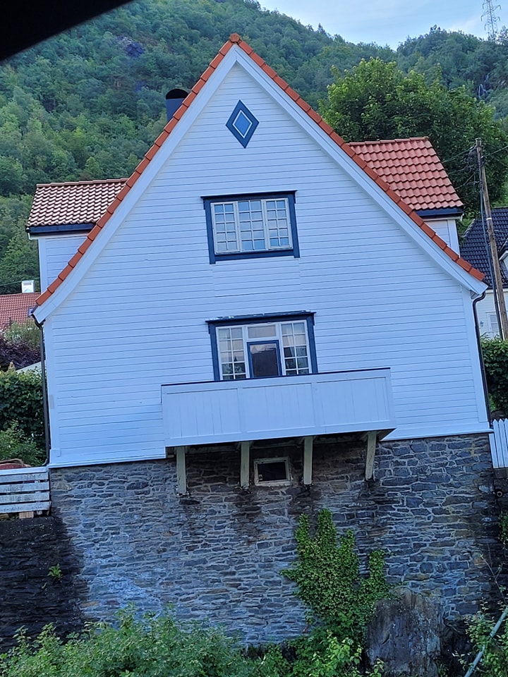 Komplett fasaderenovering med ny terrasse